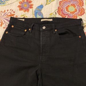 Black Levi’s wedgie straight jeans
